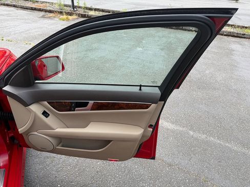 Used 2013 Mercedes-Benz C 300 4MATIC Sedan image 46