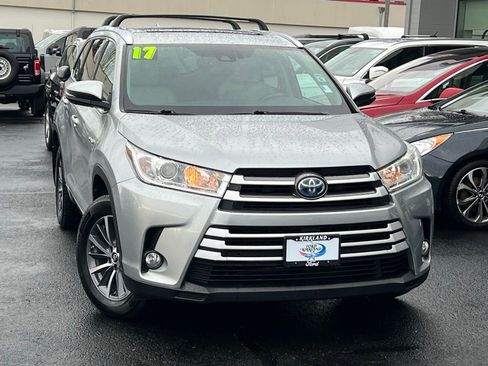 Used 2017 Toyota Highlander XLE image 1