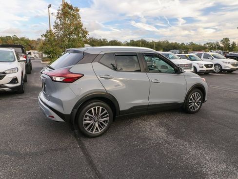 Used 2021 Nissan Kicks SV image 10