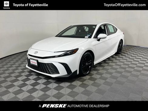 Certified 2025 Toyota Camry SE FWD image 1