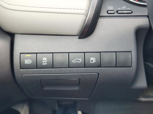 Used 2018 Toyota Camry XSE w/ Protection Package (Q2) FWD image 17