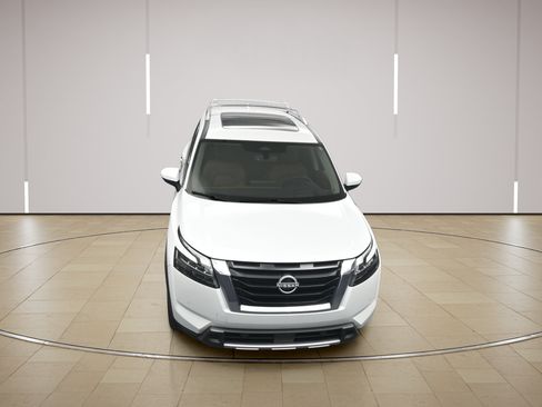 Certified 2025 Nissan Pathfinder Platinum w/ Cargo Package FWD image 34