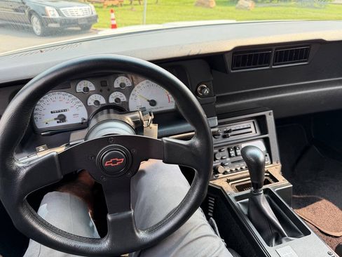 Used 1991 Chevrolet Camaro Z28 RWD image 17