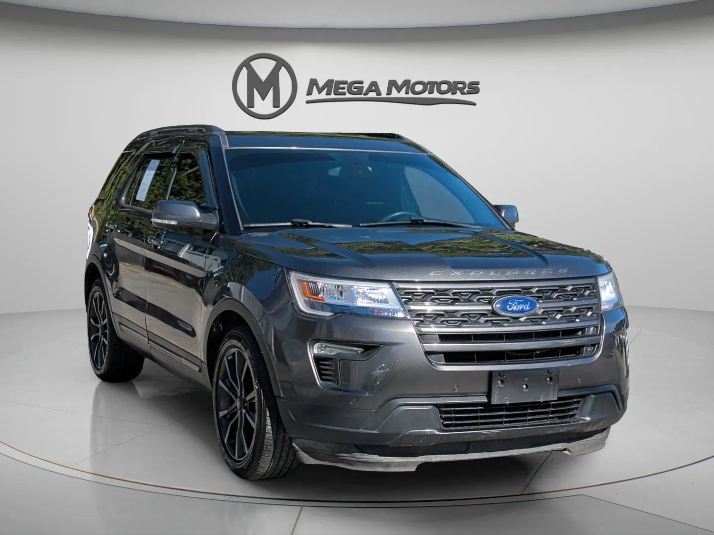 Used 2019 Ford Explorer XLT w/ Equipment Group 202A FWD image 11