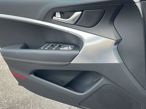 Used 2025 Genesis G70 2.5T image 26