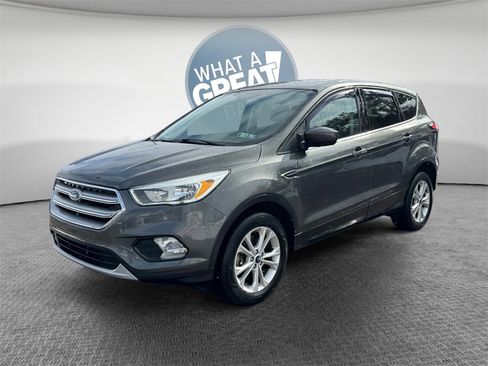 Used 2017 Ford Escape SE image 4