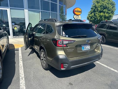 Used 2021 Subaru Outback Premium AWD/4WD image 5