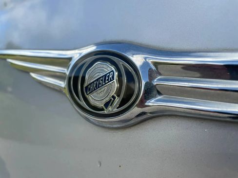 Used 2008 Chrysler 300 LX RWD image 9