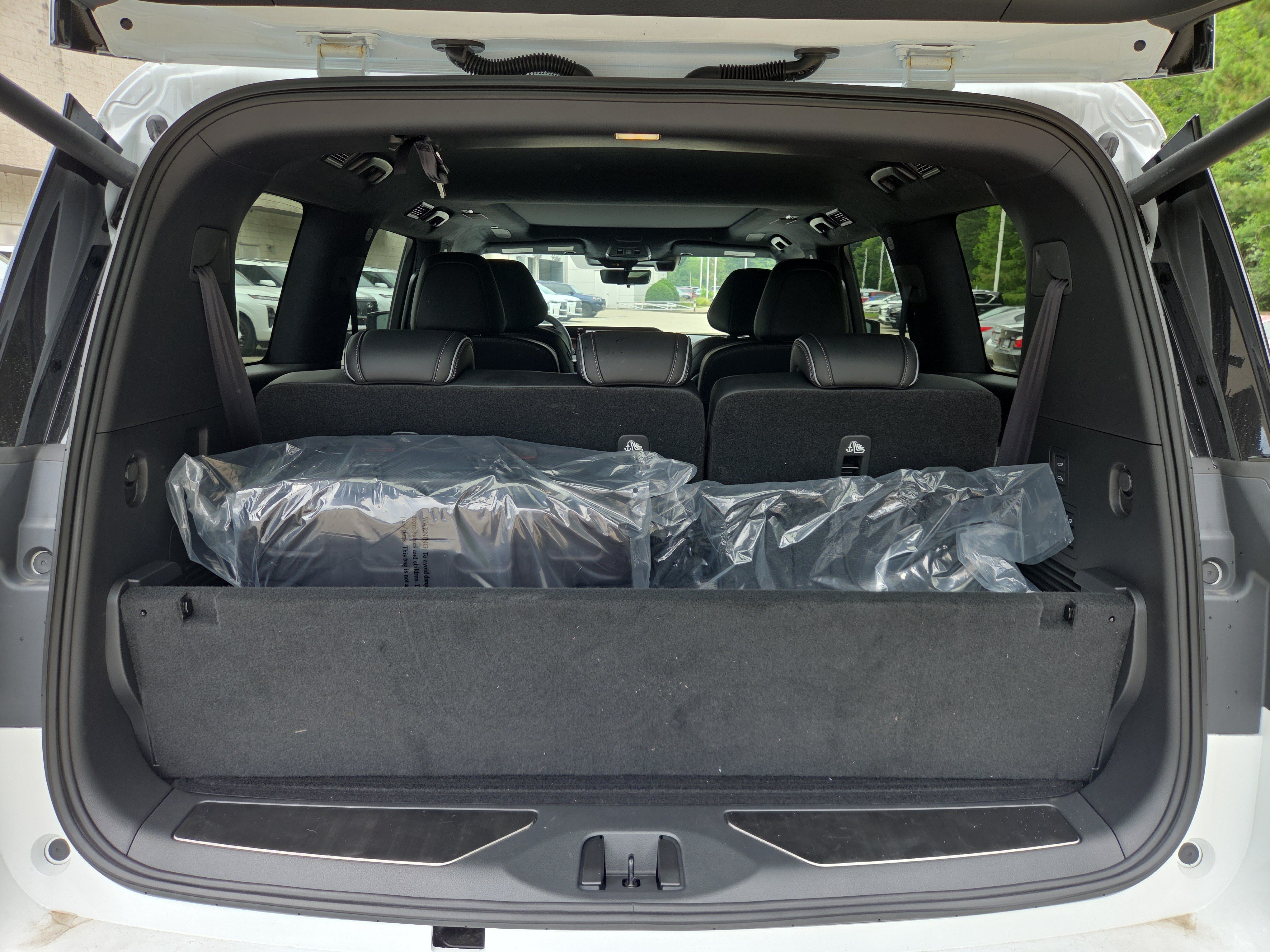 Used 2026 INFINITI QX80 Autograph w/ Premium Cargo Package AWD/4WD image 10