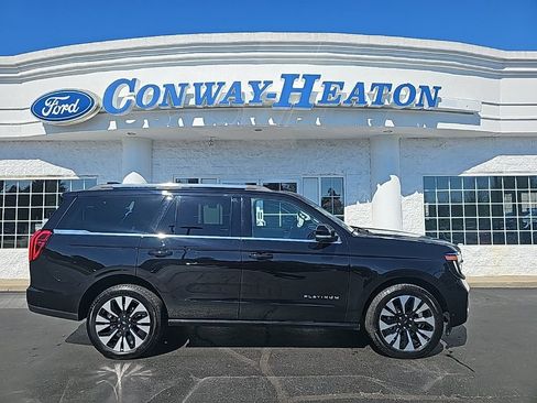 Used 2025 Ford Expedition Platinum w/ Driver's Package AWD/4WD image 1