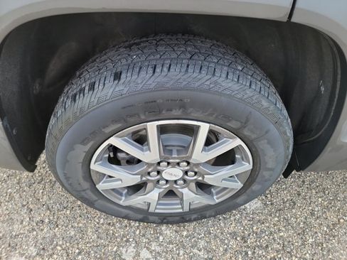 Used 2020 GMC Acadia SLE w/ Driver Convenience Package FWD image 11