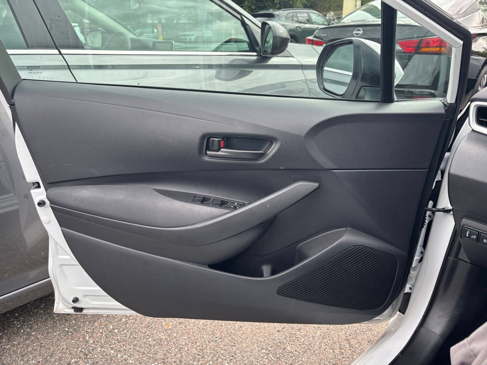 Used 2025 Toyota Corolla LE FWD image 18