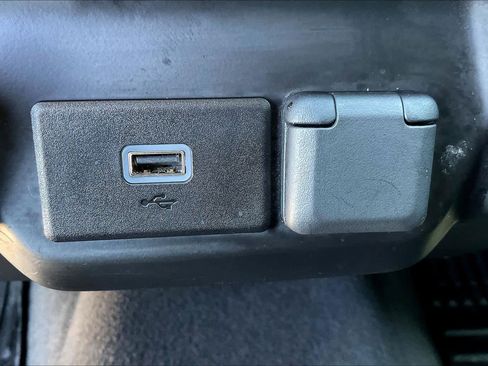 Used 2020 Chevrolet Silverado 1500 Custom w/ Custom Value Package image 31