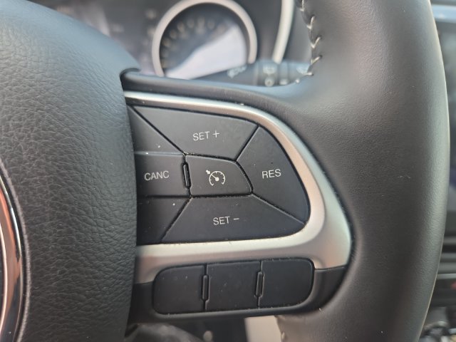 Used 2018 Jeep Compass Latitude w/ Popular Equipment Group FWD image 21