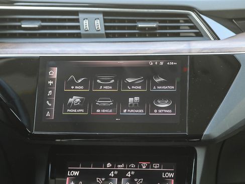 Used 2019 Audi e-tron Prestige w/ Prestige Package AWD/4WD image 15