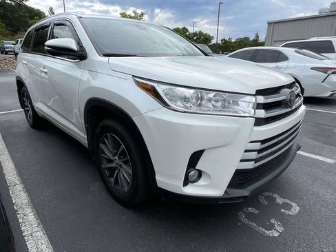 Used 2017 Toyota Highlander XLE AWD/4WD image 1
