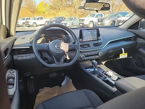 Certified 2025 Nissan Altima 2.5 S image 9