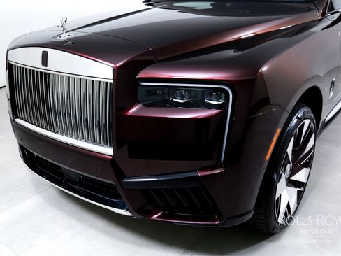 Certified 2025 Rolls-Royce Cullinan AWD/4WD image 43