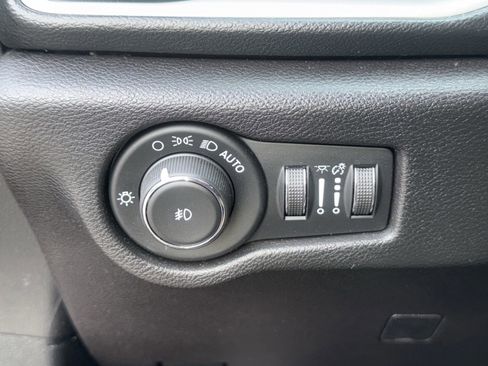 Used 2020 Chrysler Pacifica Touring-L image 20