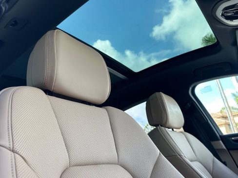 Used 2025 Porsche Macan image 17