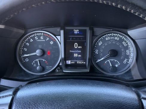 Used 2020 Toyota Tacoma TRD Off-Road w/ Technology Package image 10