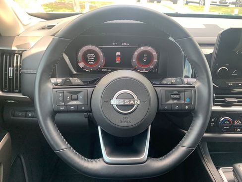Used 2023 Nissan Pathfinder Platinum w/ Cargo Package AWD/4WD image 13