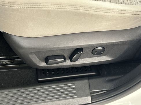 Used 2023 Nissan Rogue SV image 19