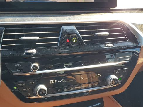 Used 2023 BMW M550i xDrive image 25