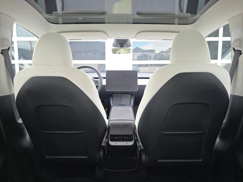 Used 2023 Tesla Model Y Long Range AWD/4WD image 35