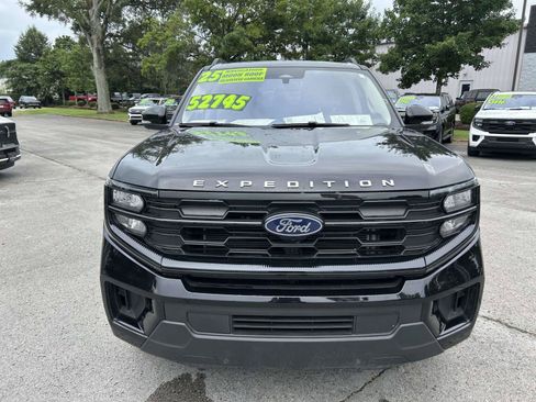Used 2025 Ford Expedition Active RWD image 12