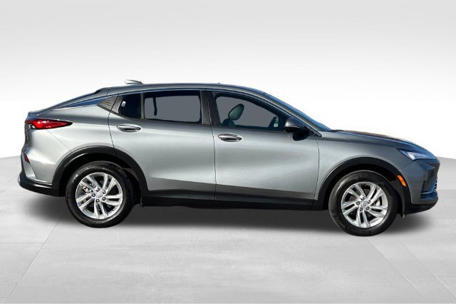 Used 2024 Buick Envista Preferred w/ Advanced Safety Package FWD image 3