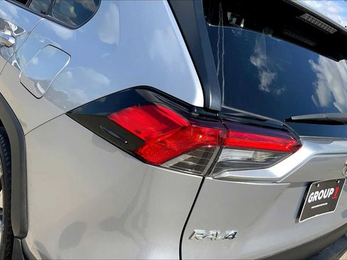 Used 2022 Toyota RAV4 XLE Premium FWD image 29