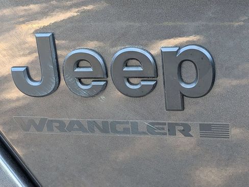 Used 2025 Jeep Wrangler Unlimited Sahara AWD/4WD image 28