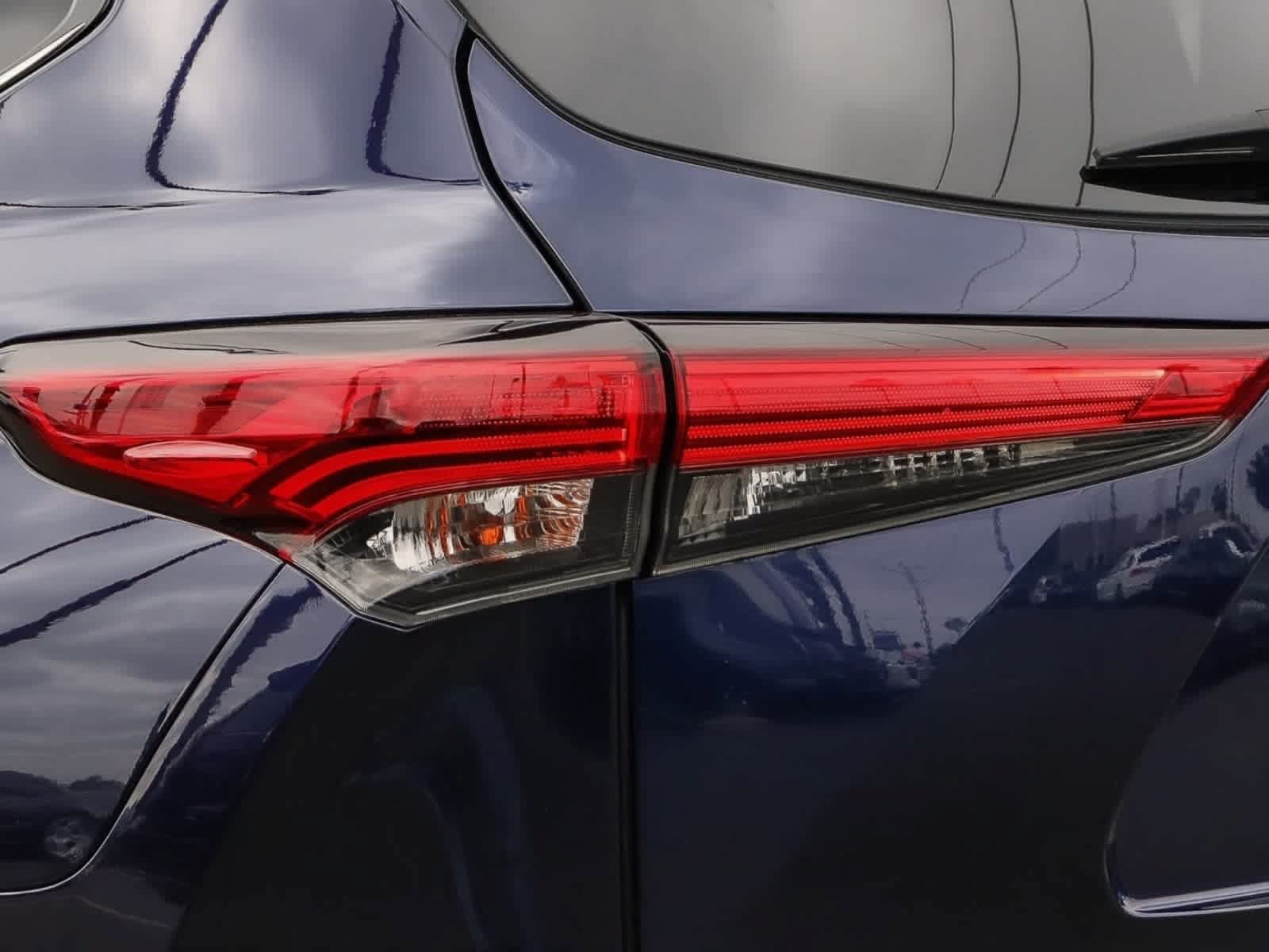 Used 2021 Toyota Highlander XLE AWD/4WD image 11