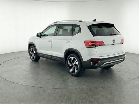 Used 2025 Volkswagen Taos SE AWD/4WD image 6