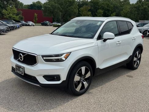 Used 2021 Volvo XC40 T5 Momentum w/ Premium Package AWD/4WD image 1