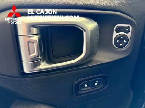 Used 2018 Jeep Wrangler Unlimited Sahara w/ Uconnect 4C Nav & Sound Group AWD/4WD image 10