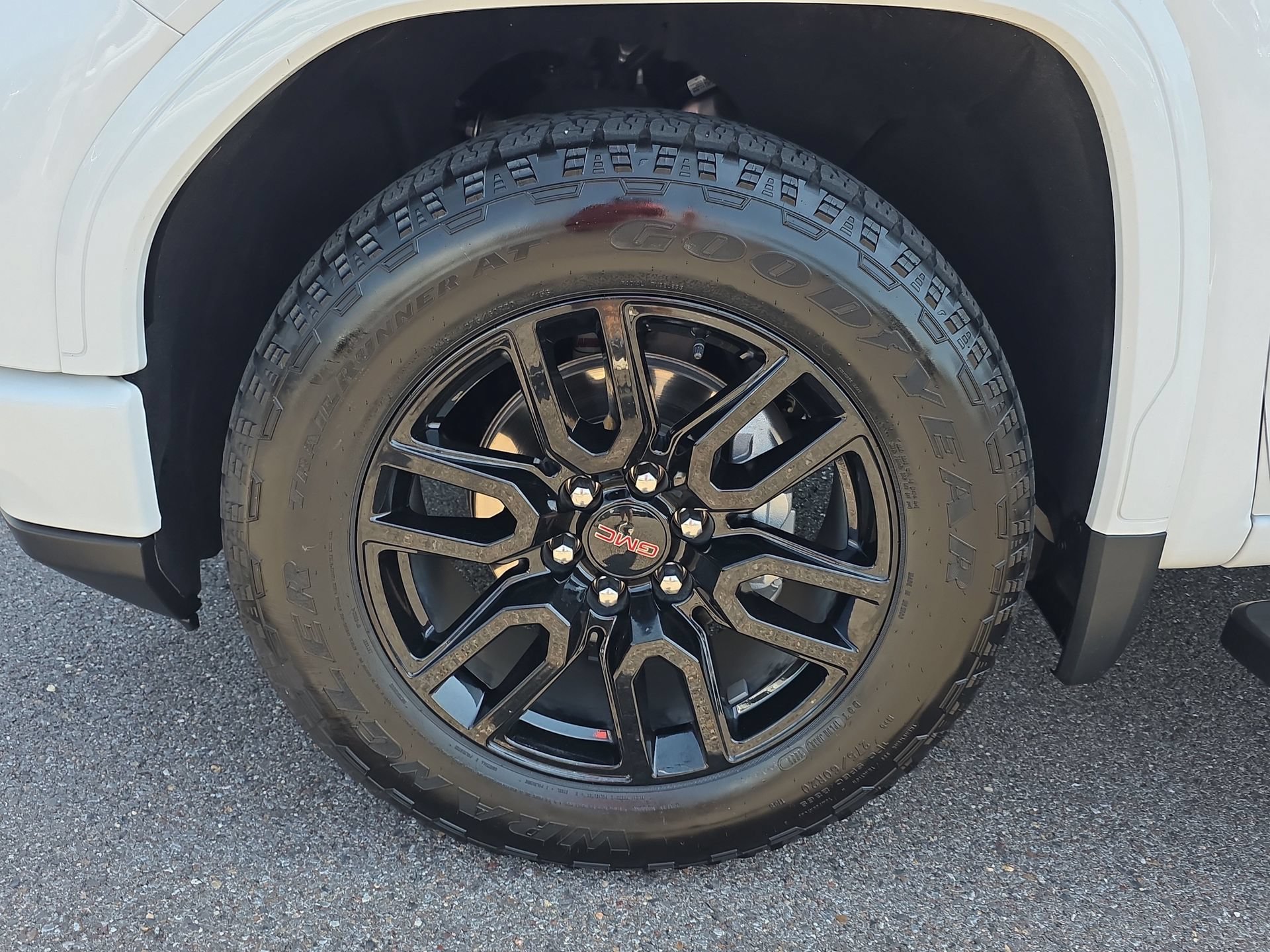 Used 2024 GMC Sierra 1500 Elevation w/ LPO, Elevation Black Package AWD/4WD image 9