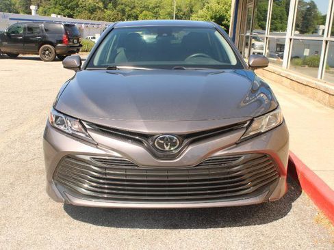 Used 2019 Toyota Camry LE FWD image 2