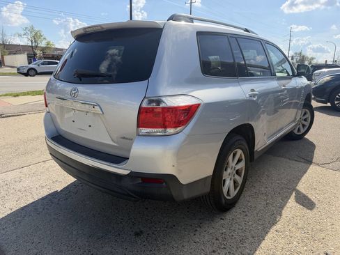Used 2013 Toyota Highlander Plus AWD/4WD image 6