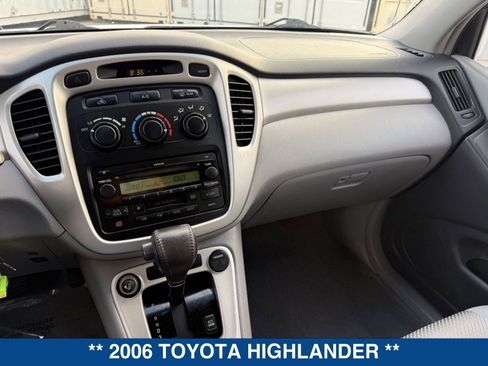 Used 2006 Toyota Highlander w/ 3rd Row image 28