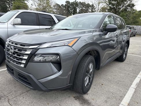 Used 2024 Nissan Rogue S image 2