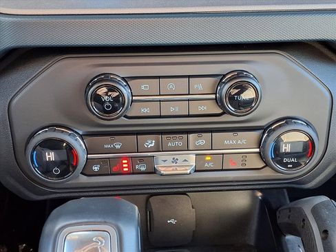 Used 2024 Ford Bronco Outer Banks image 12