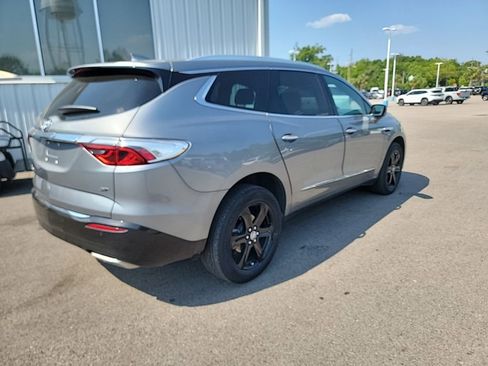 Used 2023 Buick Enclave Essence w/ Sport Touring Edition image 5