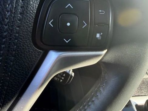 Used 2016 Toyota Highlander XLE image 21