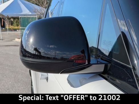 Used 2023 Land Rover Range Rover SE image 11