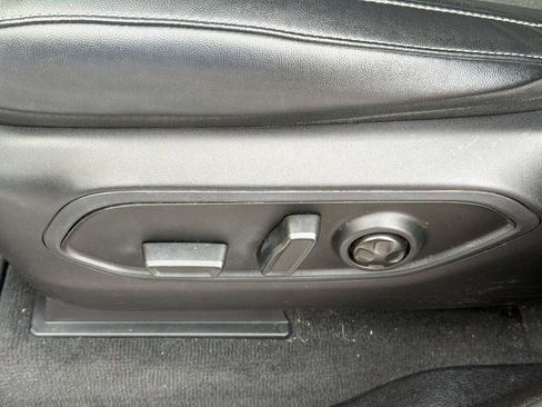 Used 2023 Jeep Grand Cherokee L Laredo RWD image 16