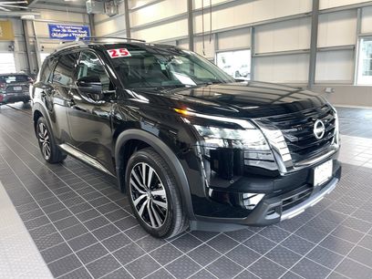 Used 2025 Nissan Pathfinder Platinum