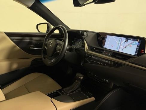 Used 2019 Lexus ES 300h w/ Premium Package FWD image 17