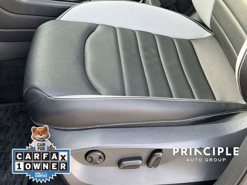 Used 2022 Volkswagen Taos SEL w/ Panoramic Sunroof Package image 16